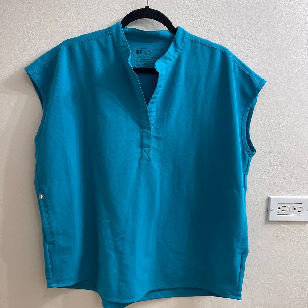 Figs Scrubs: Teal Rafaela Top & Zamora Jogger (Top: M | Pants: MP)